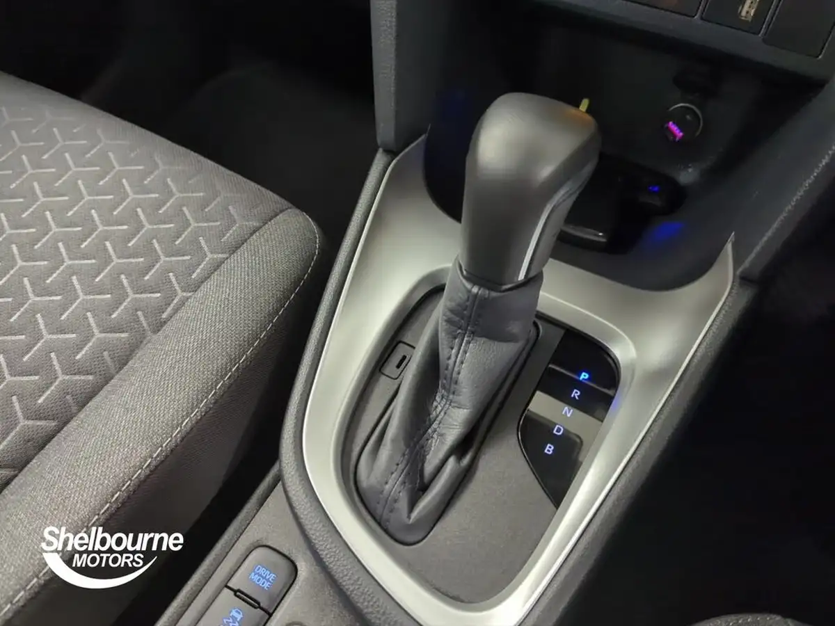 2024-toyota-yaris-cross-15-vvt-i-design-big-26