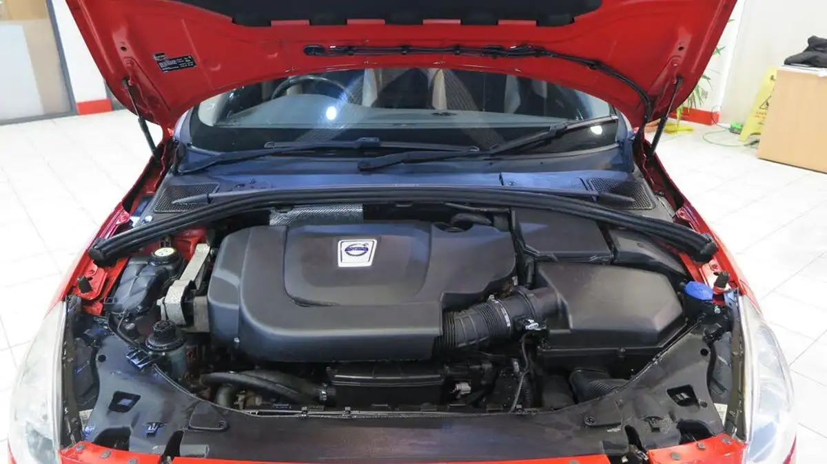2012-volvo-v60-20td-d3-ocean-race-big-12