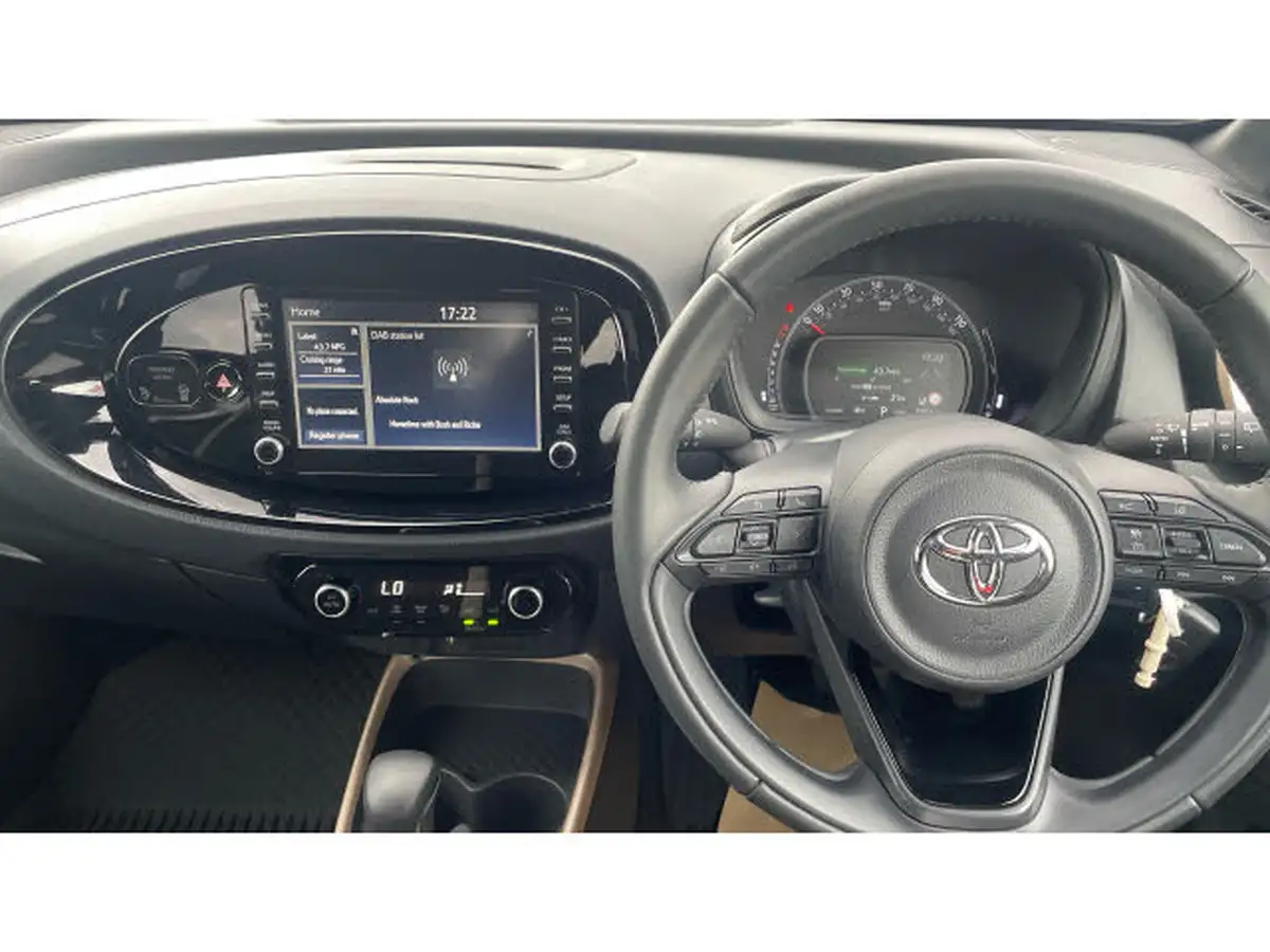 2023-toyota-aygo-x-10-vvt-i-edge-cvt-big-5