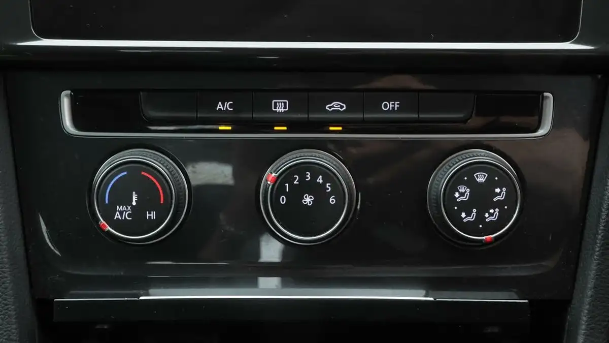 2019-volkswagen-golf-16tdi-se-hatchback-5d-dsg-big-11