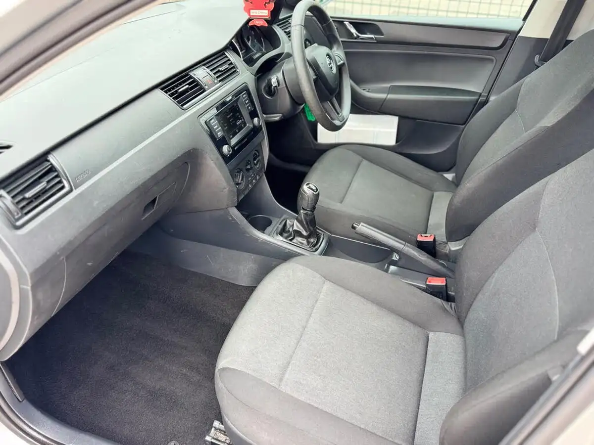 2016-skoda-rapid-spaceback-14tdi-s-big-37