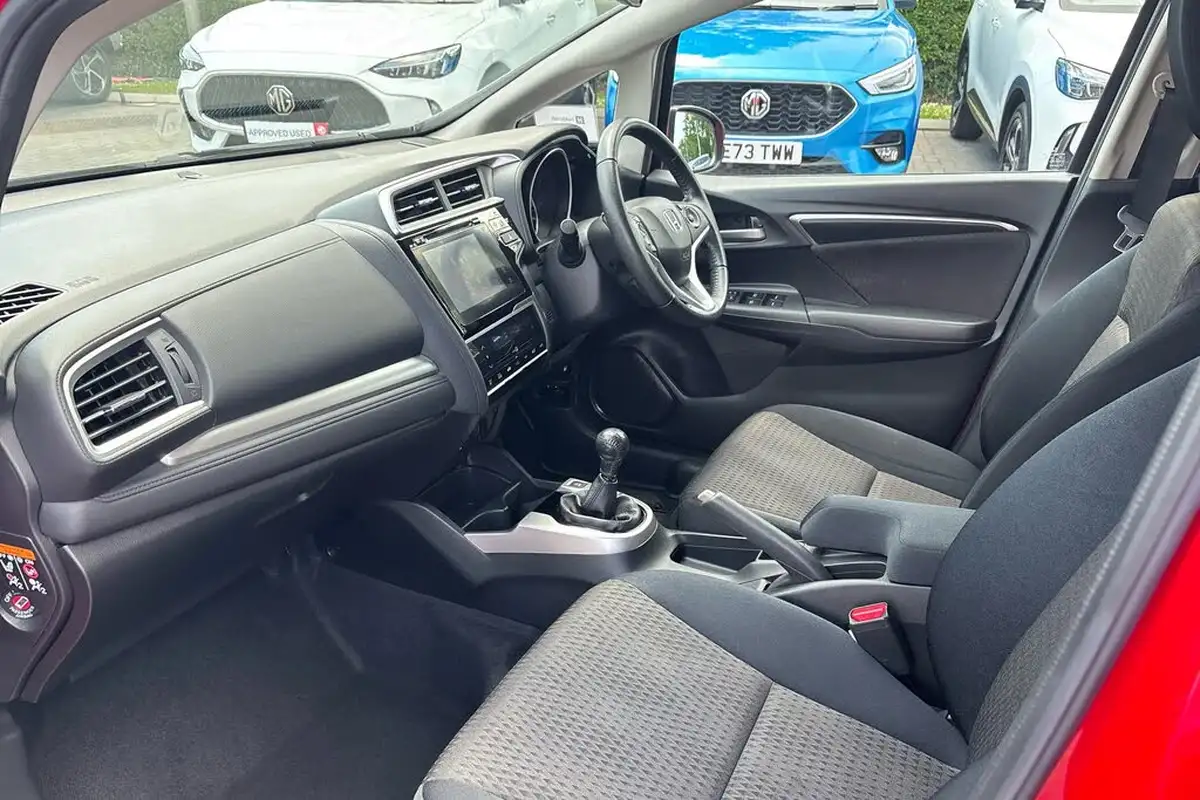 2018-honda-jazz-13-i-vtec-ex-big-21