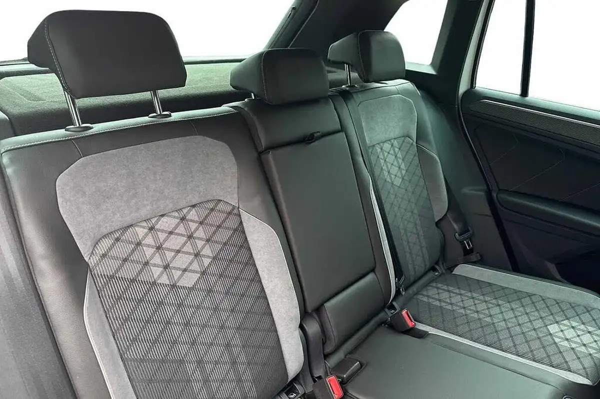 2023-volkswagen-tiguan-15-tsi-r-line-edition-big-7