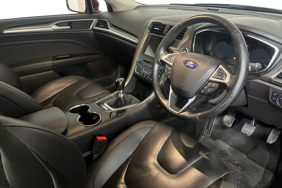 2017-ford-mondeo-15tdci-titanium-econetic-hatchback-1499cc-big-8