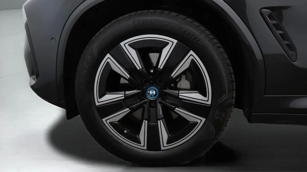 2022-bmw-ix3-e-m-sport-big-18