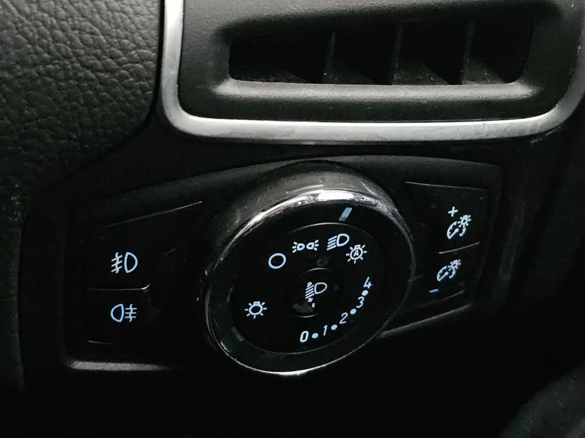 2014-ford-focus-10-titanium-navigator-scti-125ps-hatchback-big-57