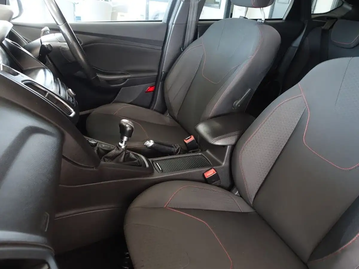 2017-ford-focus-15t-st-line-hatchback-big-13