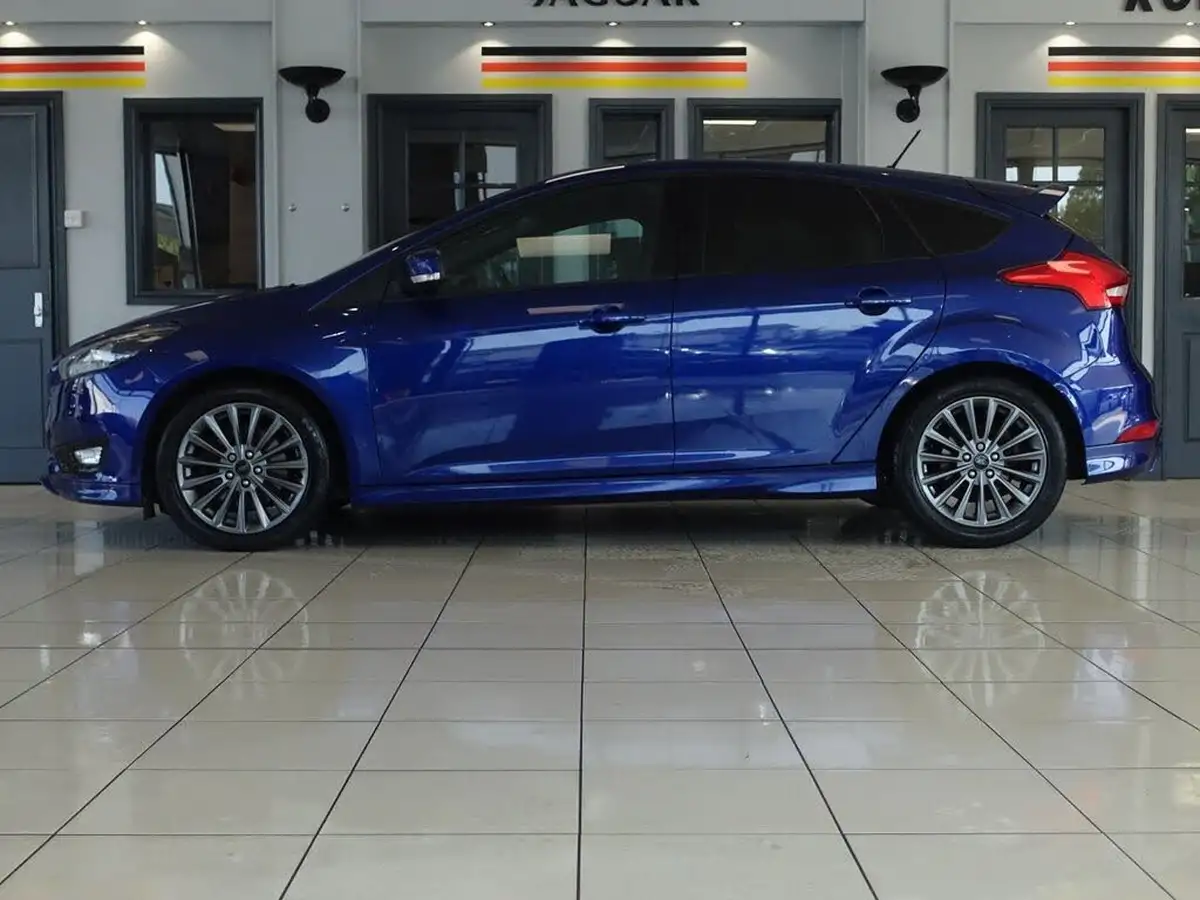 2017-ford-focus-15t-st-line-hatchback-big-9