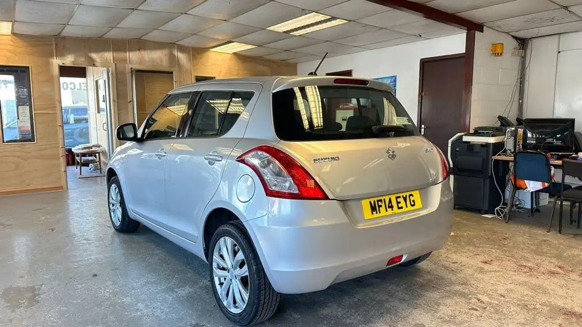 2014-suzuki-swift-12-sz3-94ps-4x4-5d-big-9