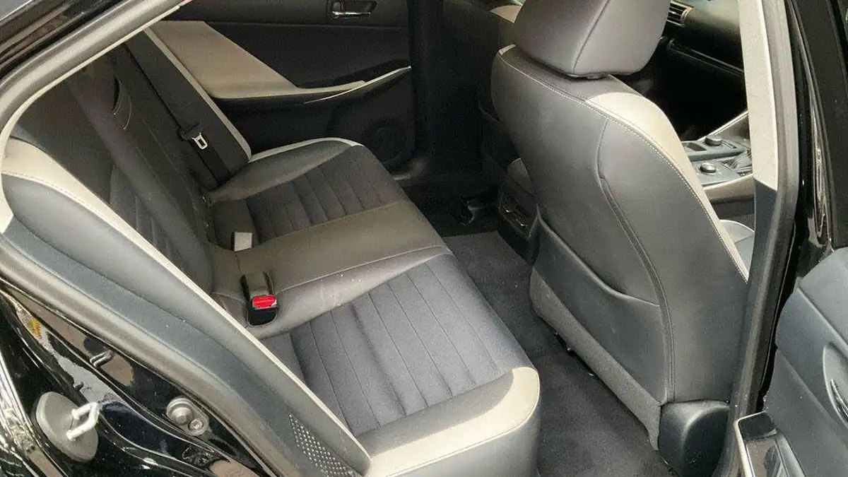 2016-lexus-is-300h-25-sport-big-5
