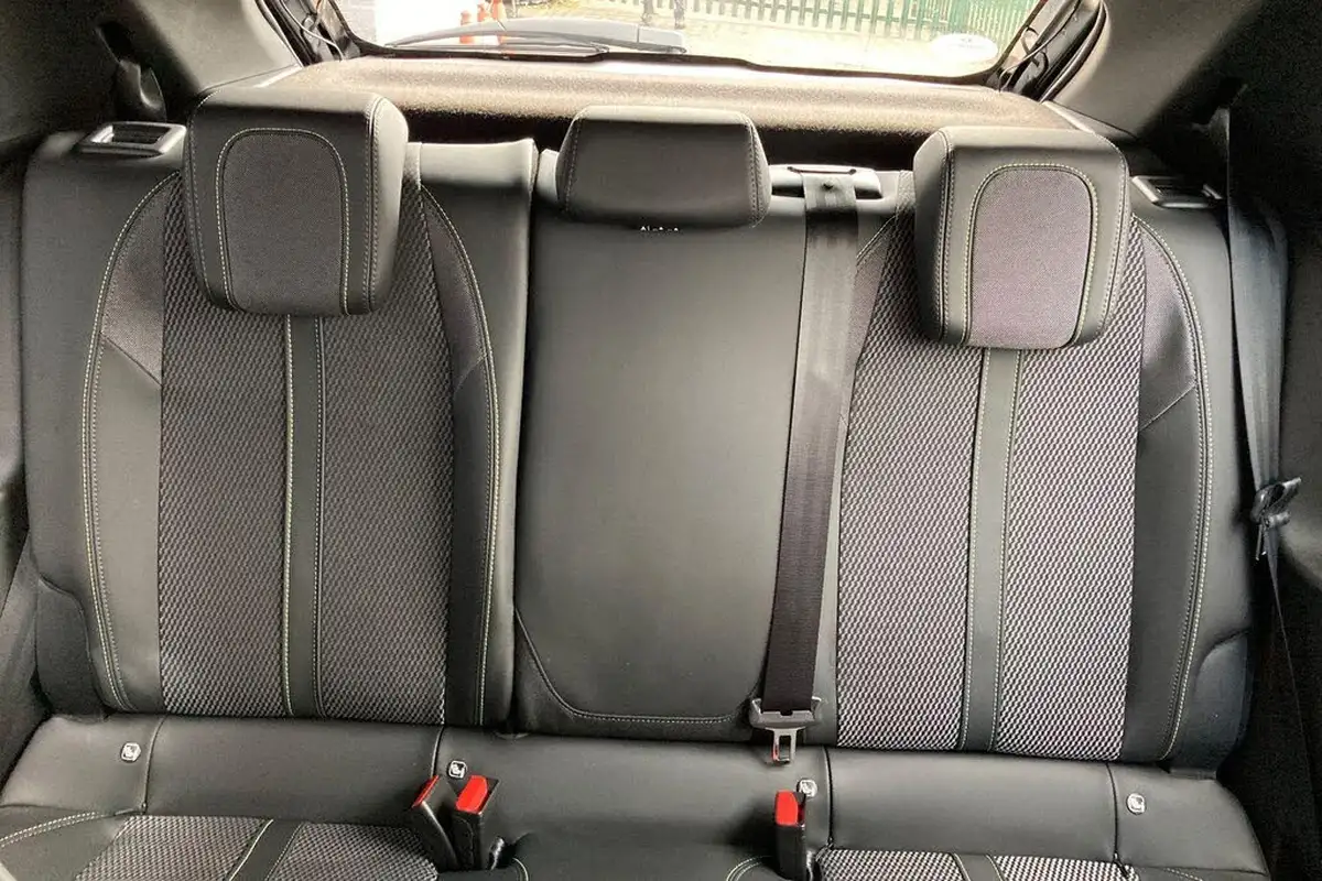 2024-peugeot-208-12-puretech-gt-136ps-hybrid-e-dsc6-big-10