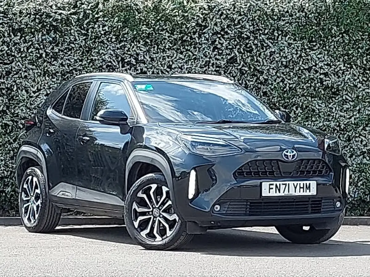 2021-toyota-yaris-15-vvt-i-design-panoramic-roof-big-0