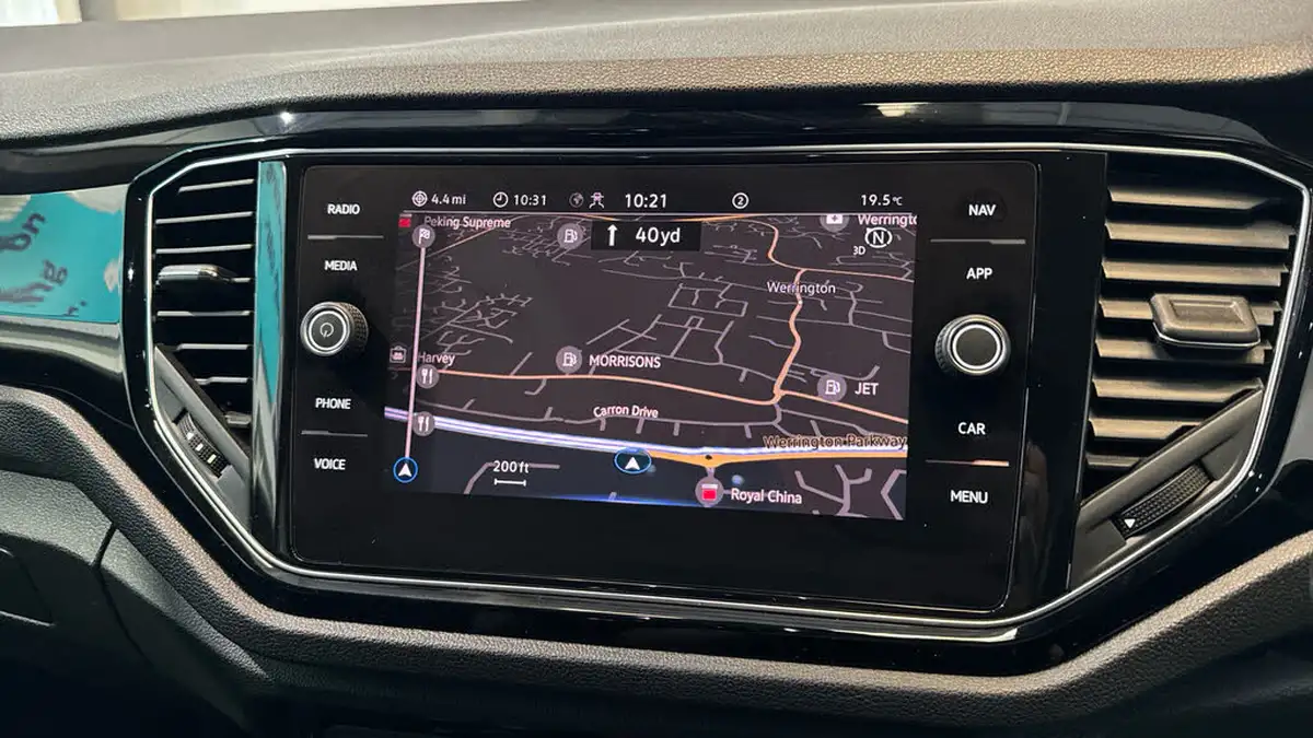 2021-volkswagen-t-roc-20-tsi-r-big-21