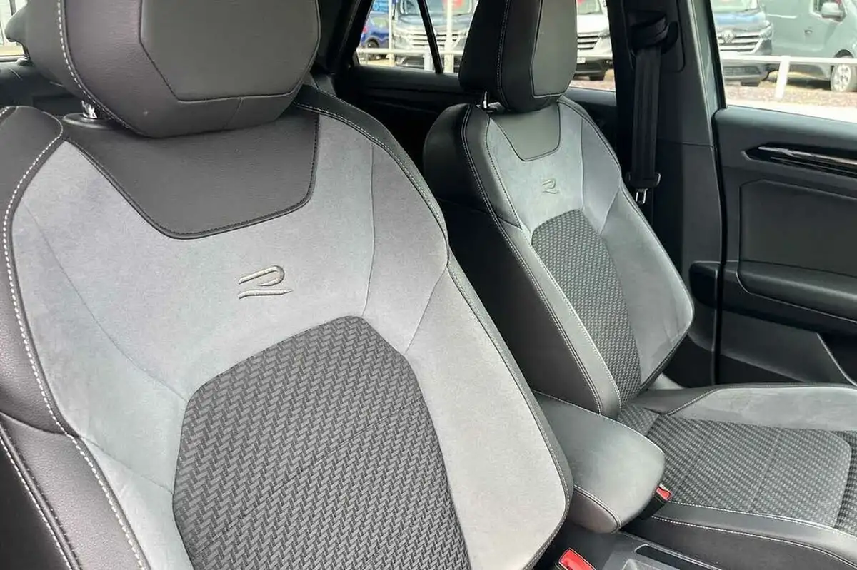 2021-volkswagen-t-roc-20-tsi-r-big-24
