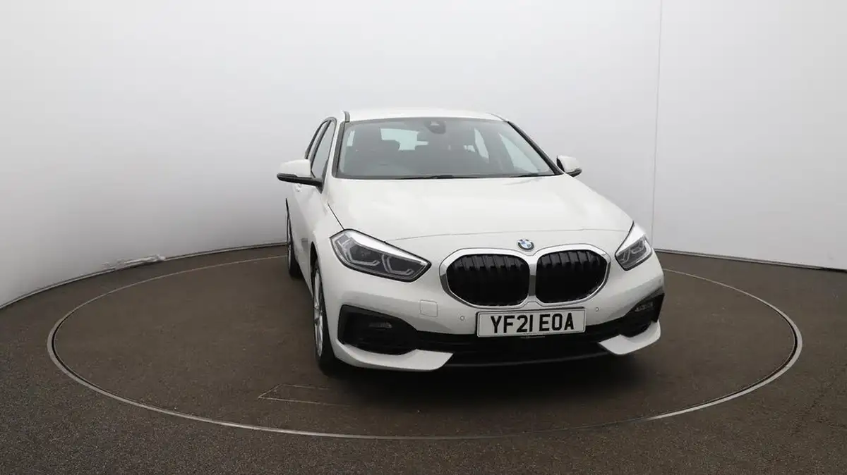 2021-bmw-1-series-15-118i-se-lcp-dct-big-41