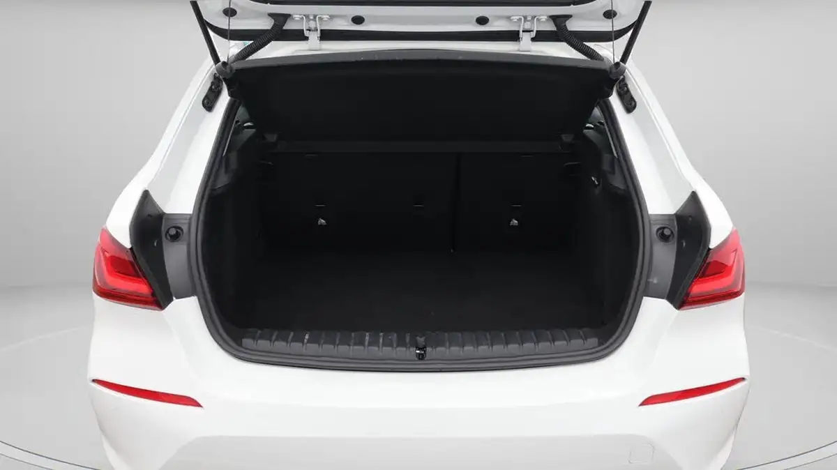 2021-bmw-1-series-15-118i-se-lcp-dct-big-17