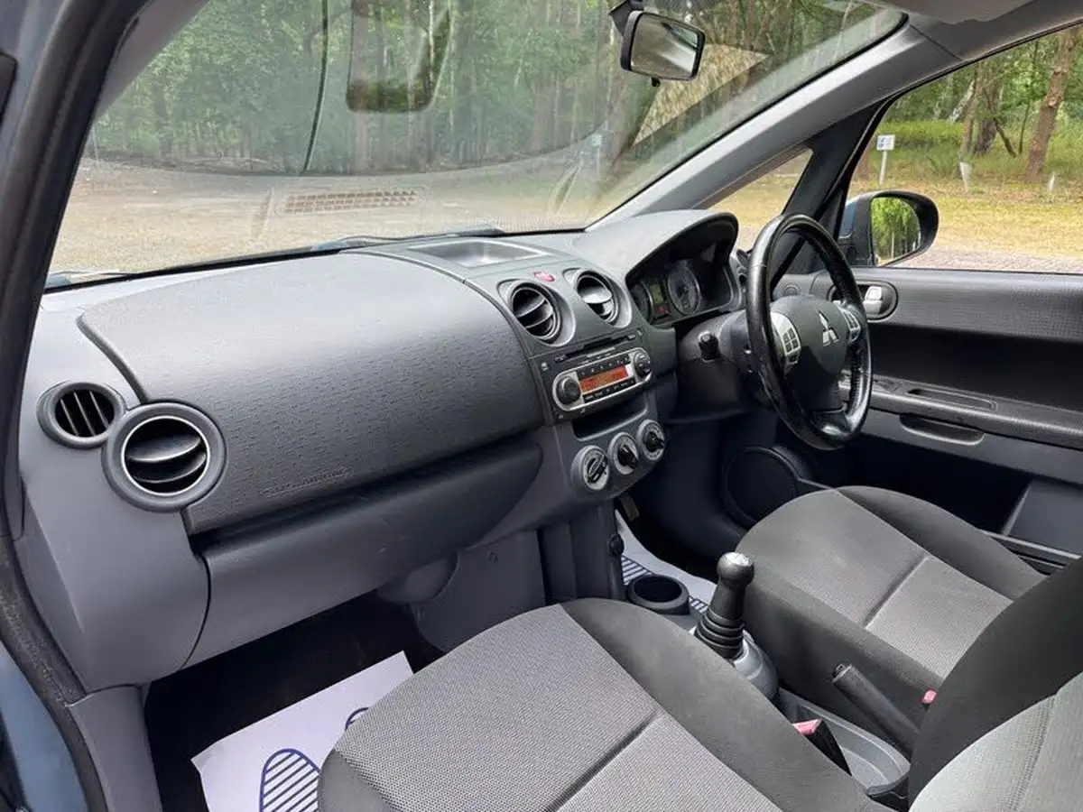 2011-mitsubishi-colt-13-cz2-5d-amt-big-17