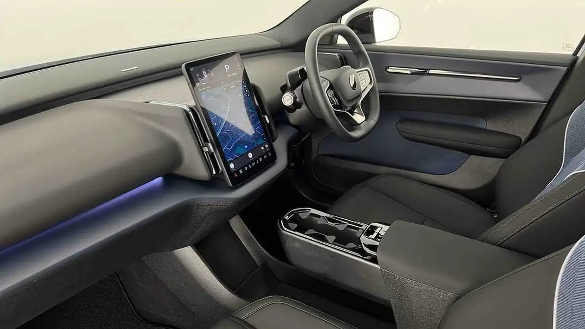 2024-volvo-ex30-e-single-motor-plus-big-8