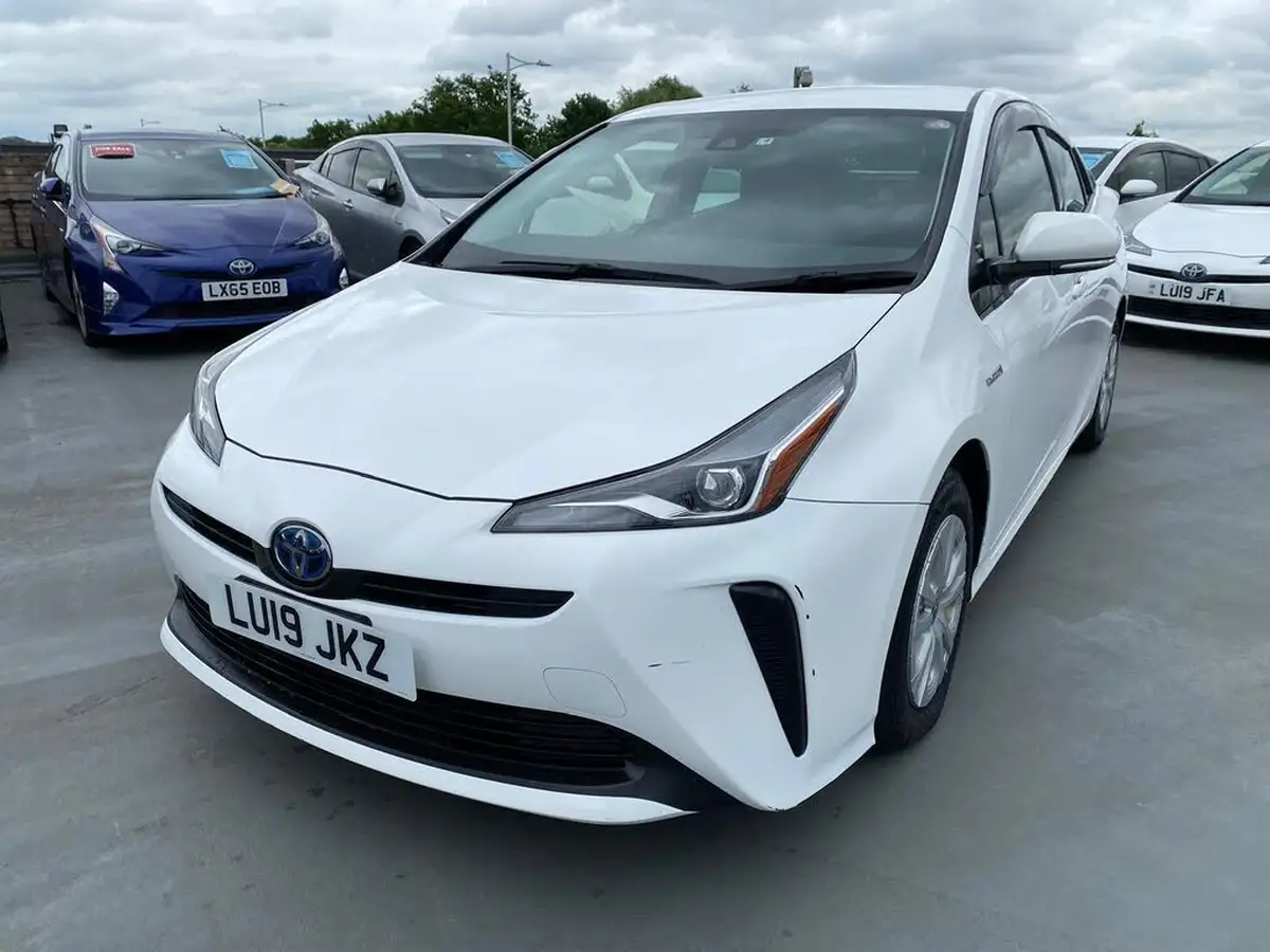 2019-toyota-prius-big-11