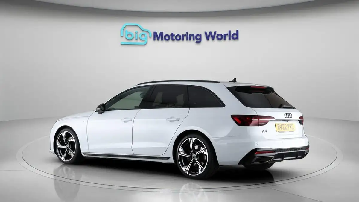 2022-audi-a4-avant-20-35-tfsi-black-edition-s-tronic-big-5