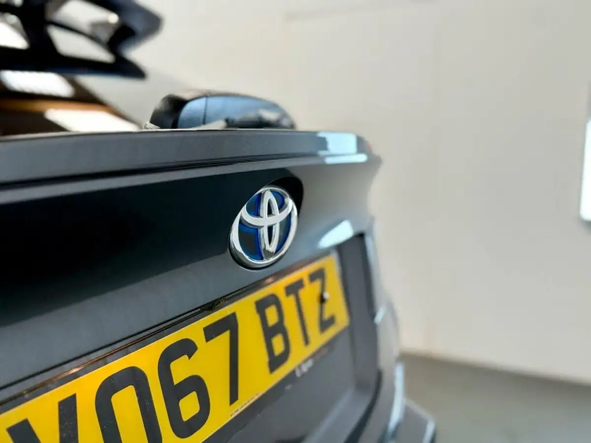 2017-toyota-c-hr-18-vvt-i-excel-big-30