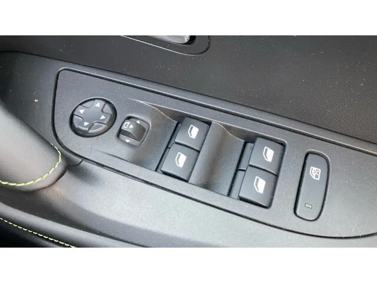 2024-peugeot-2008-suv-12-puretech-gt-130ps-eat8-big-20