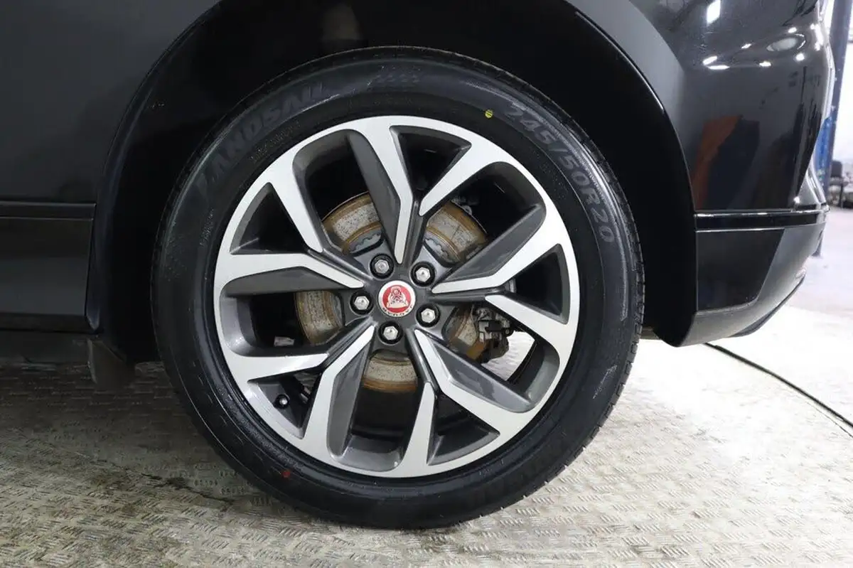 2022-jaguar-i-pace-ev400-hse-black-big-31
