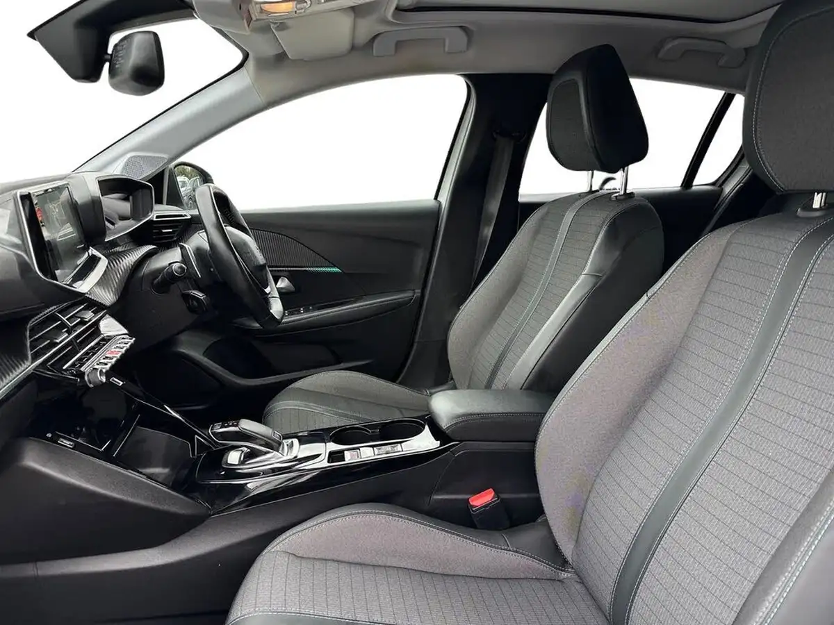 2020-peugeot-208-12-puretech-allure-100bhp-eat8-big-9