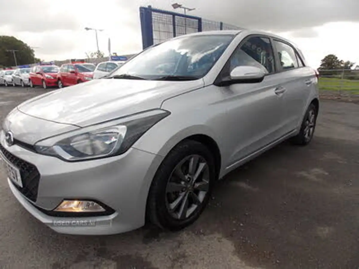 2015-hyundai-i20-14-se-big-2