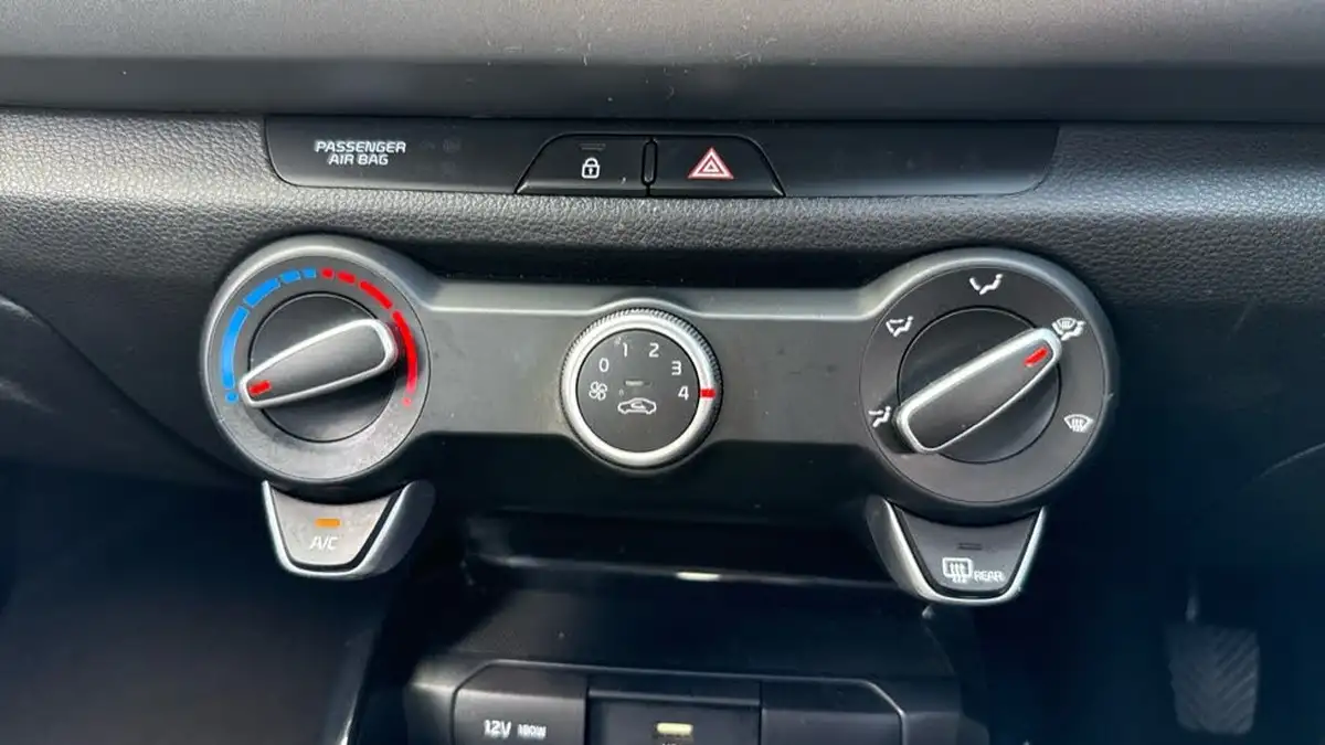 2022-kia-rio-10-t-gdi-2-big-38