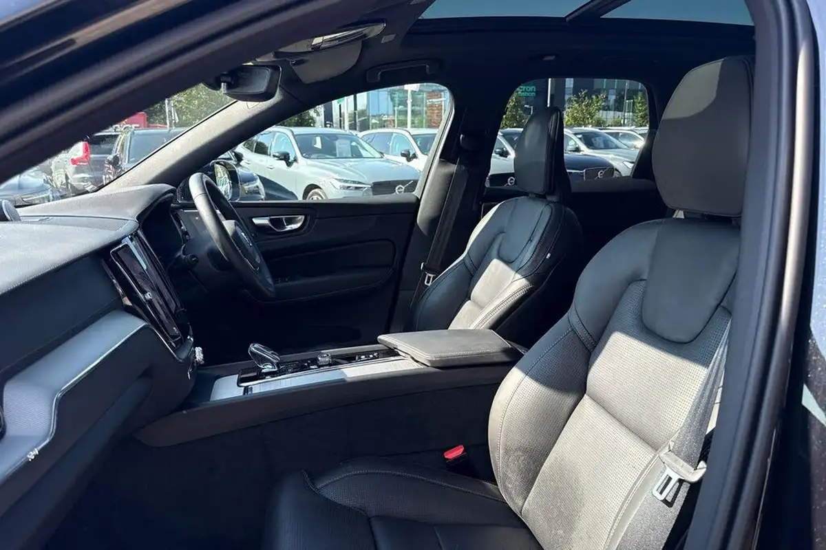 2024-volvo-xc60-20-t8-ultra-black-edition-big-26