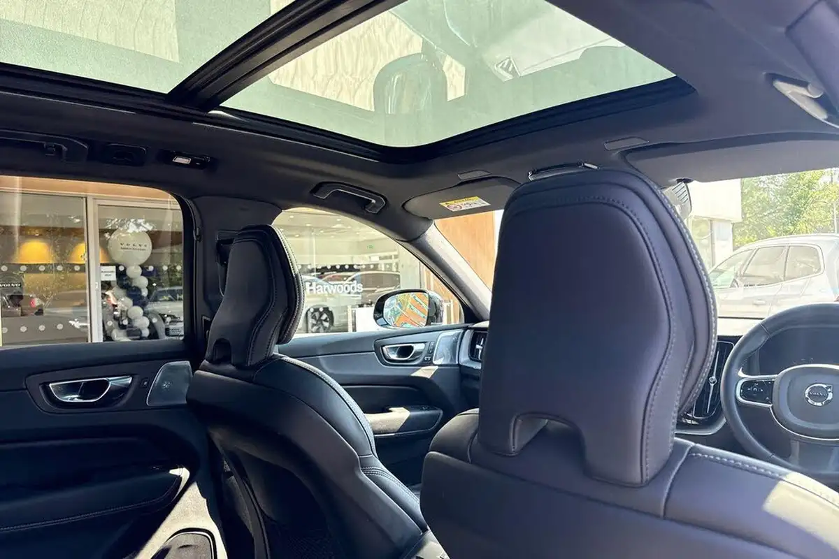 2024-volvo-xc60-20-t8-ultra-black-edition-big-22