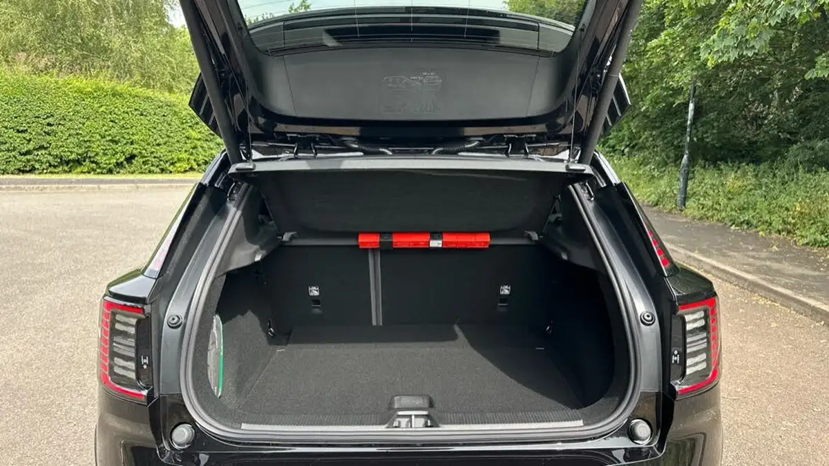 2025-volvo-ex30-e-single-motor-ultra-big-12