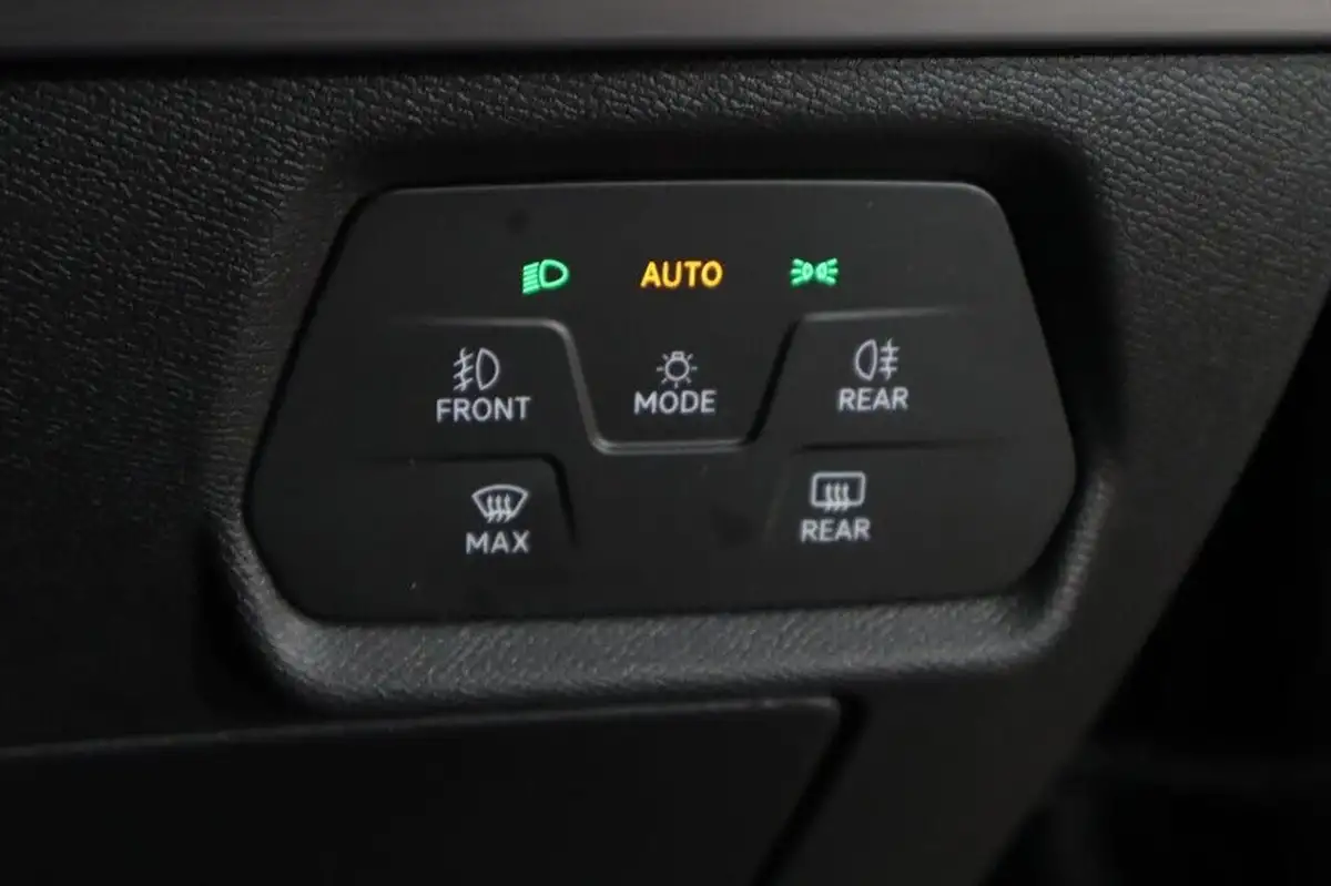 2021-seat-leon-15-etsi-fr-hatchback-big-23