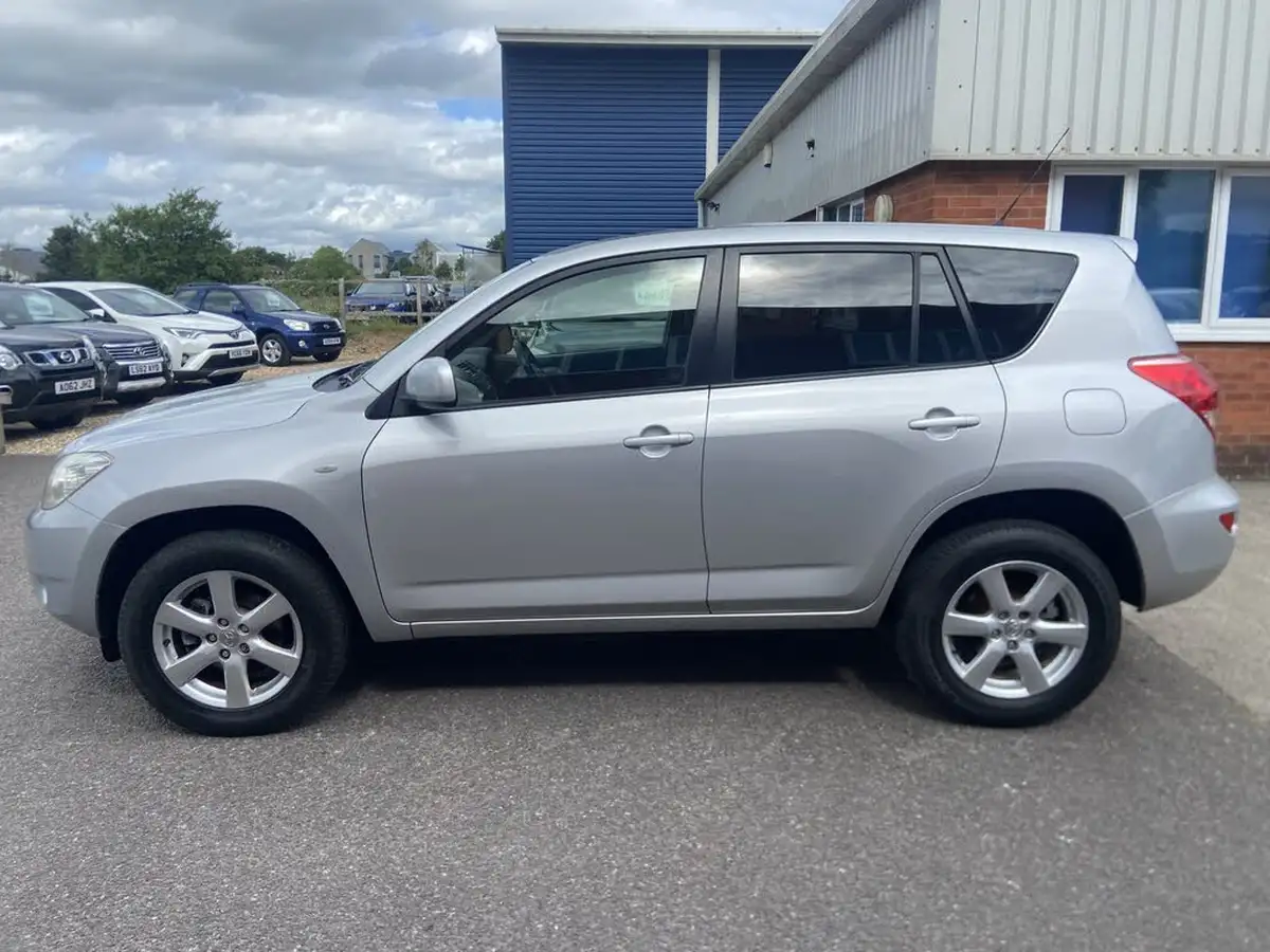 2008-toyota-rav4-20-xt-r-big-2