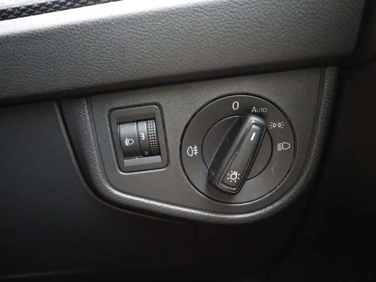 2022-volkswagen-polo-10-life-big-32