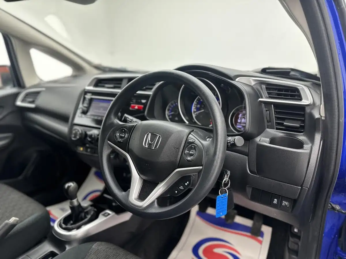 2015-honda-jazz-13-i-vtec-s-big-23