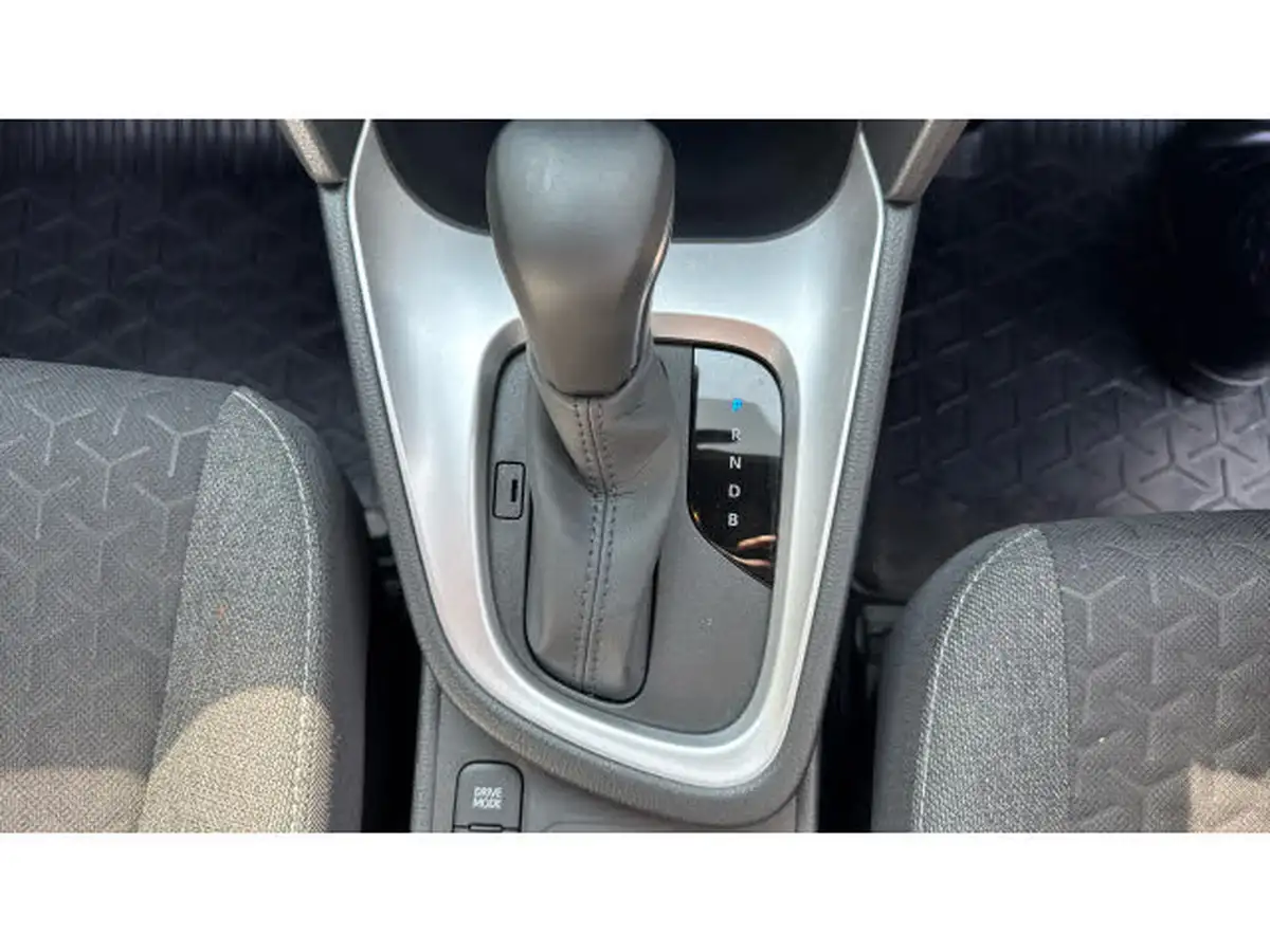 2023-toyota-yaris-cross-15-vvt-i-design-big-31