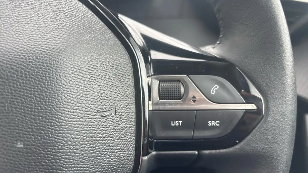 2022-peugeot-2008-suv-12-puretech-allure-premium-100bhp-big-23