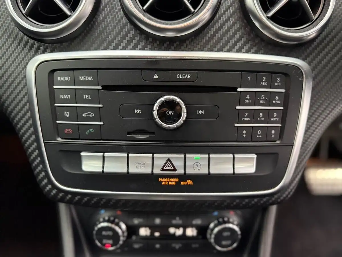 2017-mercedes-benz-a-class-15d-a180d-amg-line-ss-7g-dct-big-39