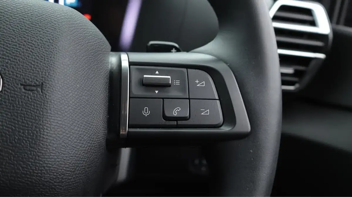 2023-citroen-c4-12-puretech-c-series-edition-eat8-big-29