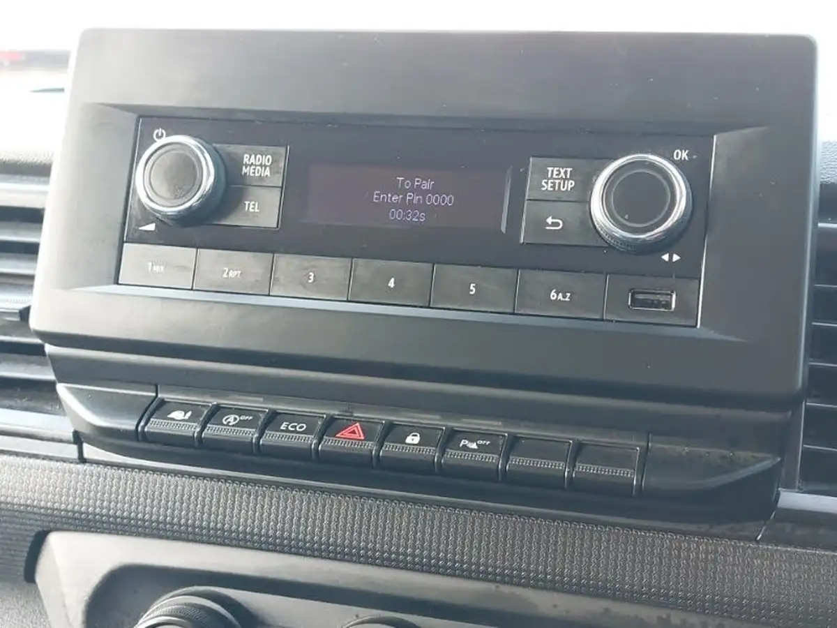 2022-renault-trafic-20dci-ll30-130-business-panel-big-11