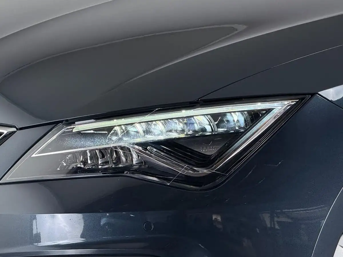 2019-seat-leon-20-tsi-fr-hatchback-big-7