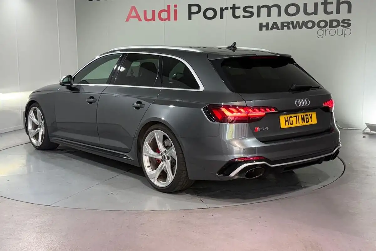 2022-audi-rs4-avant-29-tfsi-big-8