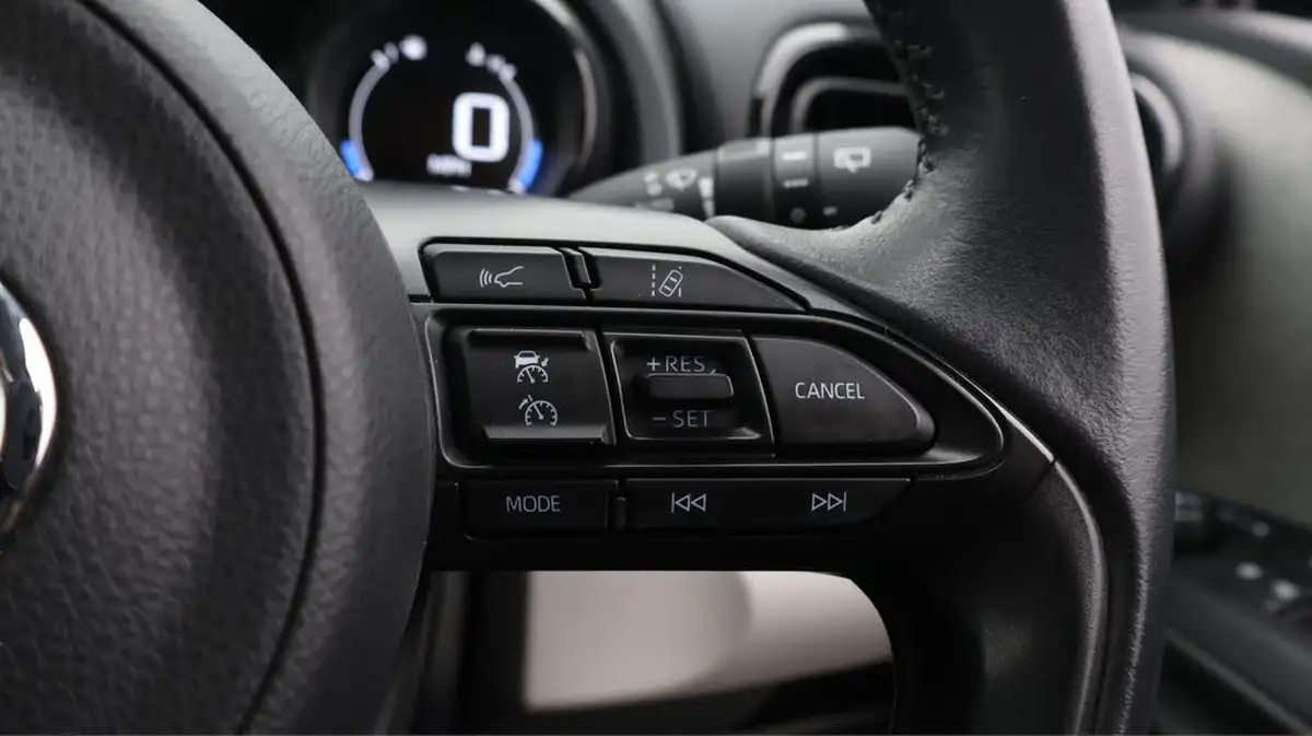 2022-toyota-yaris-15-vvt-i-excel-big-26