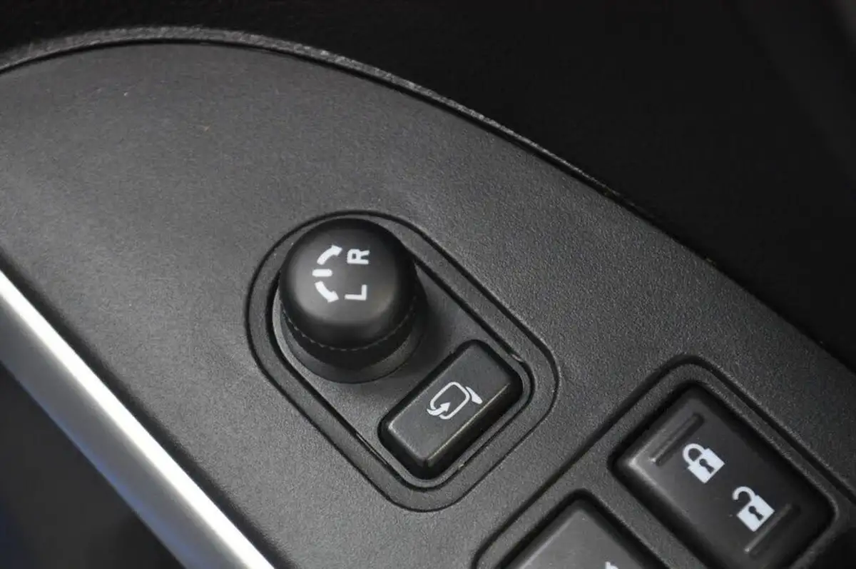 2014-suzuki-s-cross-16-sz-t-big-41