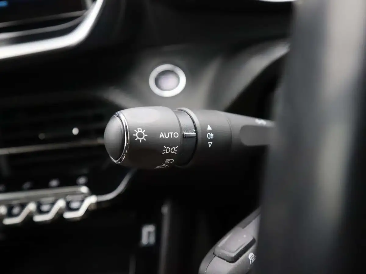 2022-peugeot-208-e-gt-premium-big-32