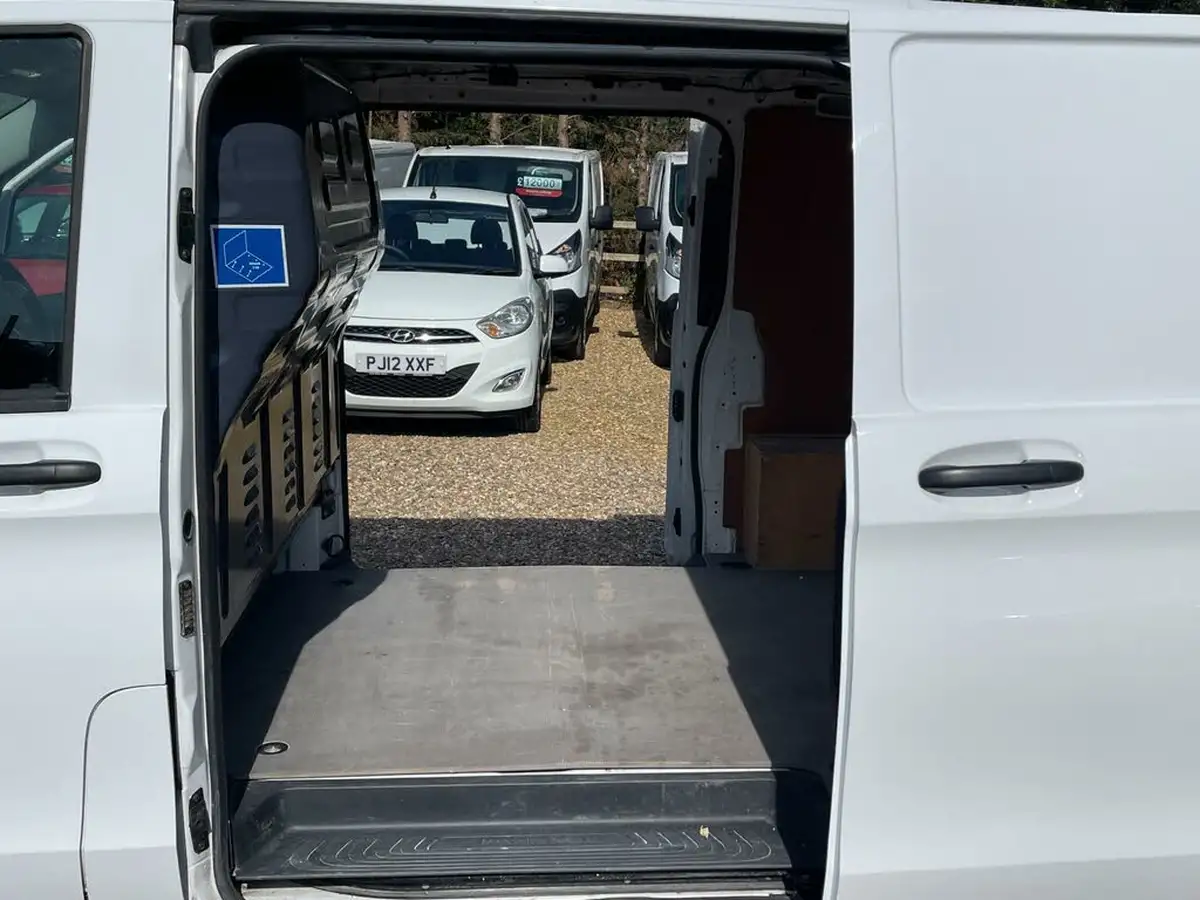 2021-mercedes-benz-vito-20cdi-114-progressive-l2-134bhpeu6dt-panel-1749cc-9g-tronic-big-19