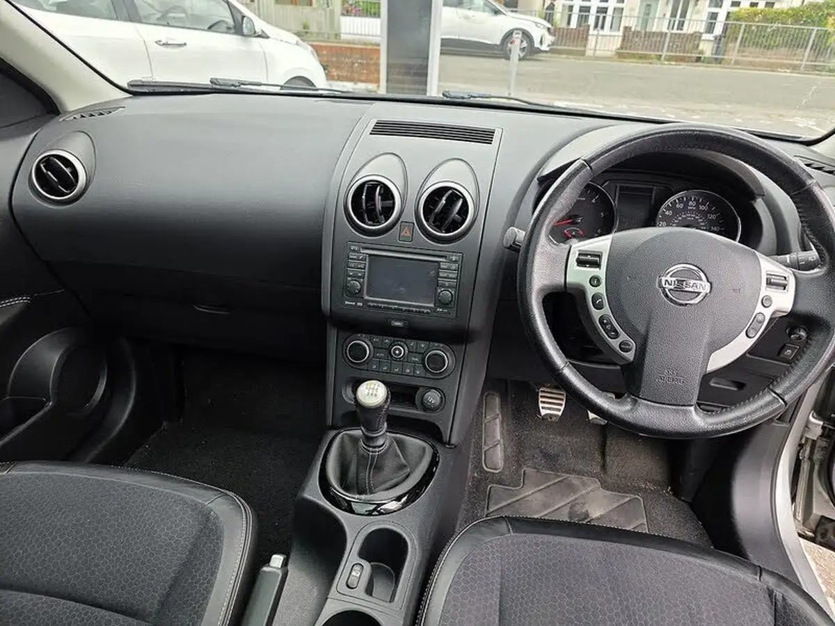 2013-nissan-qashqai2-15td-360-big-19