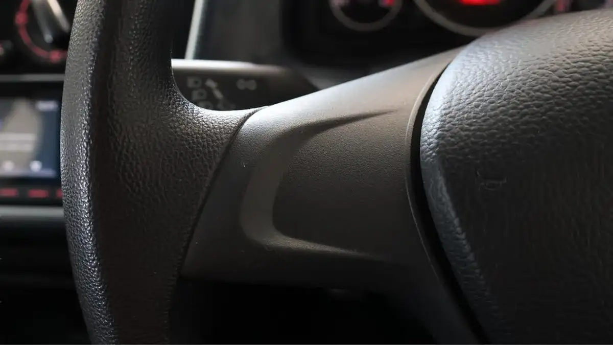 2018-volkswagen-up-10-move-up-ss-5d-big-22
